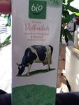 Frische Bio-Vollmilch
